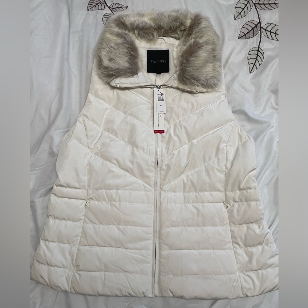 New Talbots White Quilted Vest with Faux Fur Collar
